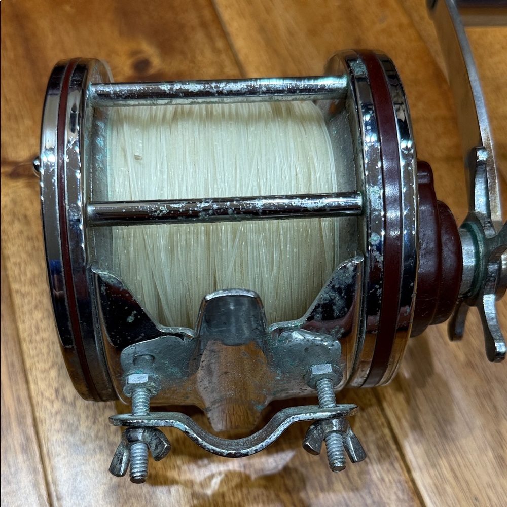 Vintage Penn Senator 114-H Fishing Reel - Picture 8 of 10